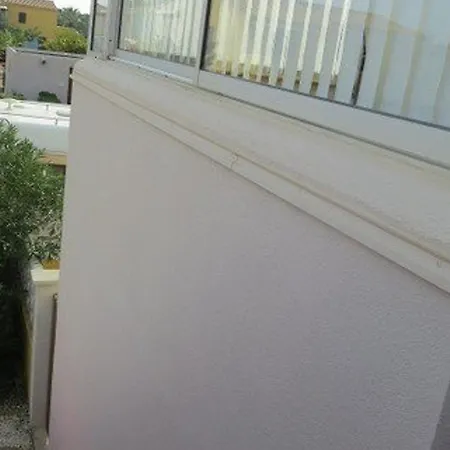 Apartment T2 Climatise Avec Mezzanine, Loggia Et Acces Direct A La - Fr-1-529-26 *